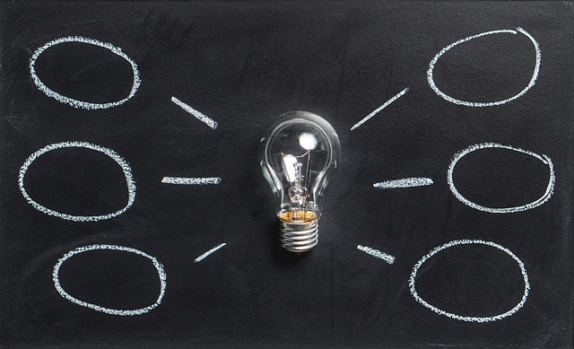 Lightbulb surrounded by blank idea circles