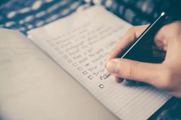 A blogger marks their checklist before posting a new B2B website article